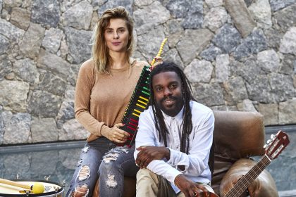 Carolina Dieckmann mostra seu lado musical em "Karolkê", com estreia nacional em Campinas