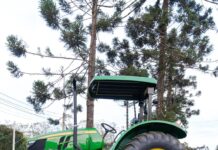 Sicredi entrega tratores em Parelheiros