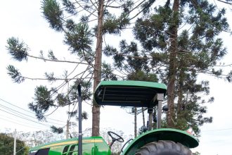 Sicredi entrega tratores em Parelheiros